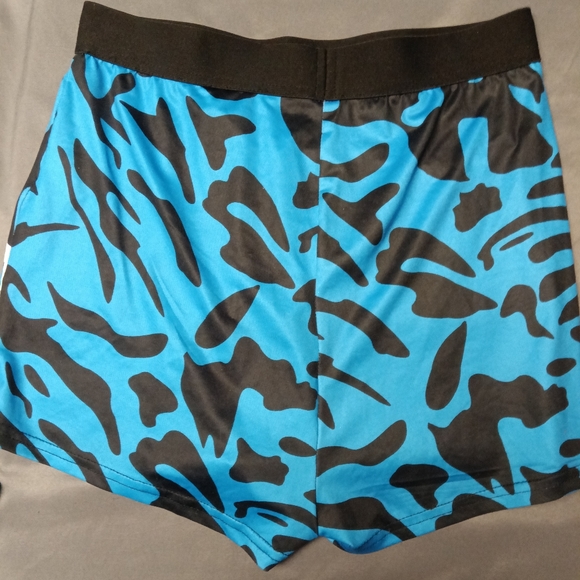 Shein bra and boxer set size medium but fits like a large possibly an extra larg - Picture 4 of 4